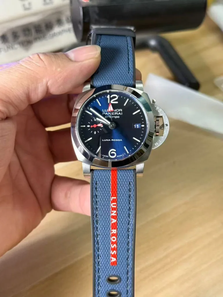 Panerai replica Luna Rossa GMT 1:1